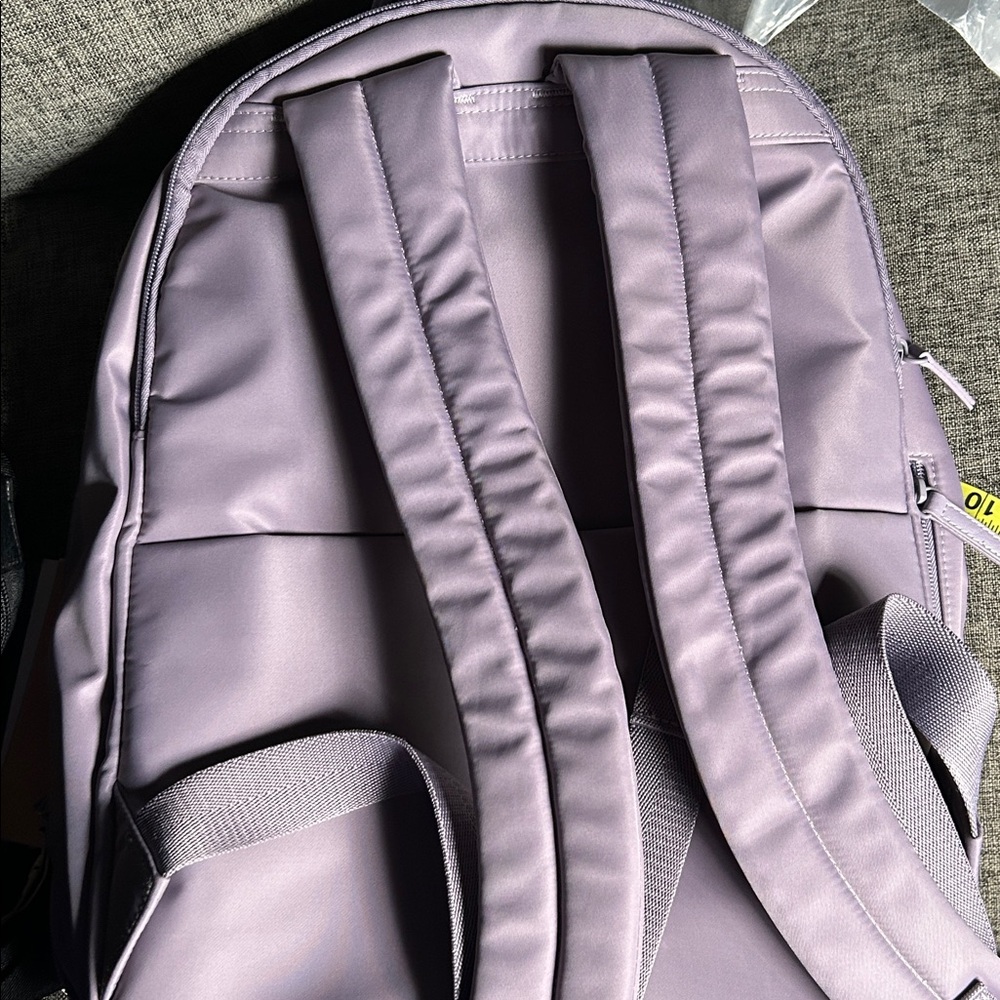 Beis The Commuter Backpack - Picture 8 of 11